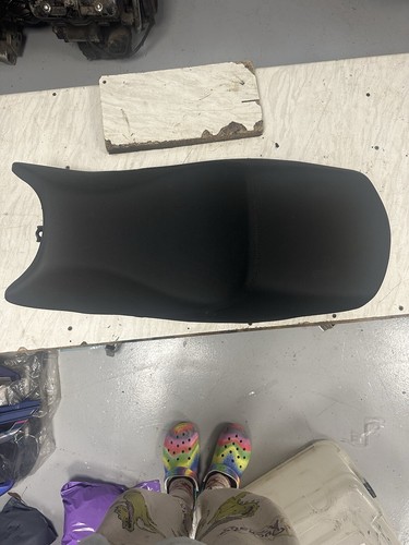 Triumph gt1050 1050 seat - triumph,